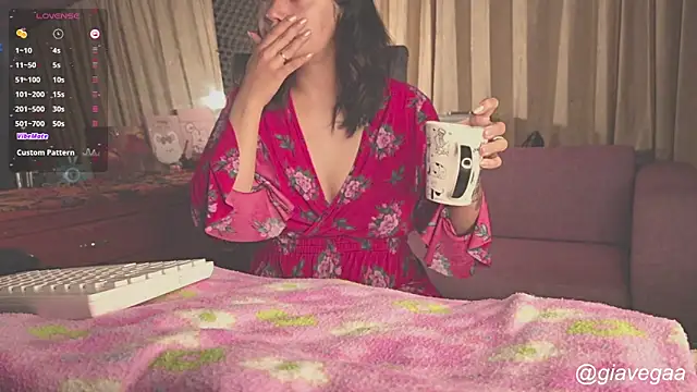 Snapshot of gigifontaine__ chatting on November 30, 11:42 pm gigifontaine online show from November 30, 11:42 pm