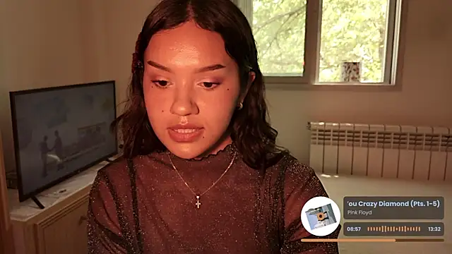 Snapshot of gigifontaine__ chatting on May 24, 12:10 pm gigifontaine online show from May 24, 12:10 pm