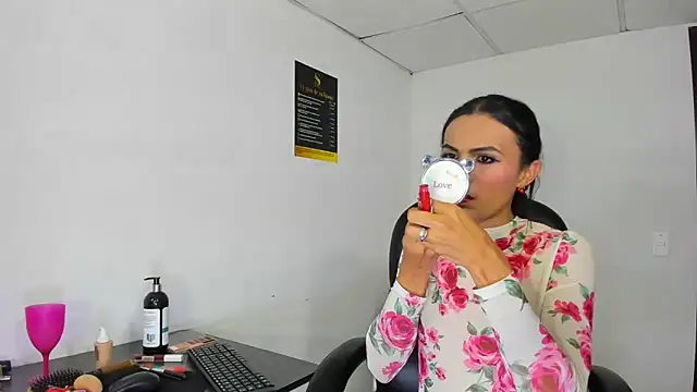 Aisha hotts777 online show from December 20, 4:14 pm