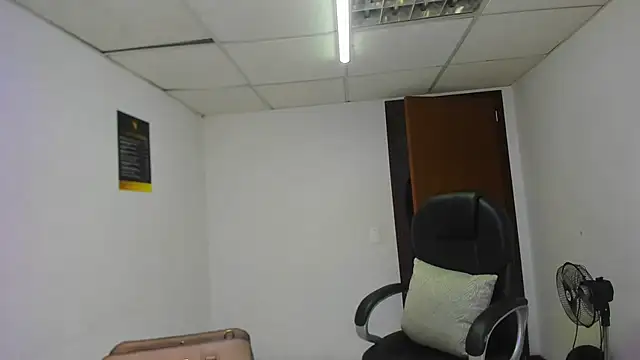 Aisha hotts777 online show from March 3, 3:12 am