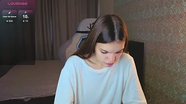 Snapshot of magic_shy_ chatting on September 19, 1:29 am magic shy online show from September 19, 1:29 am