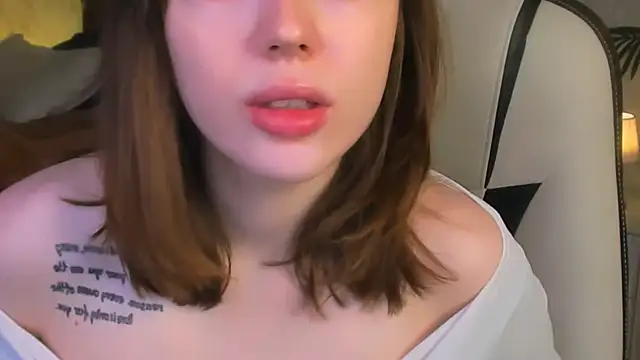 Lunar Lily online show from December 20, 5:47 am