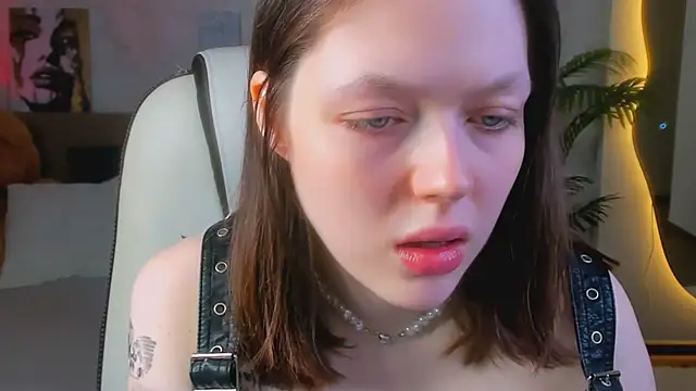 Lunar Lily online show from April 18, 5:33 am