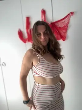 TenderLaGlamor online show from October 17, 9:34 am