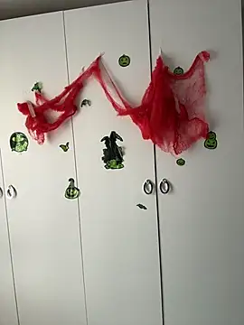 TenderLaGlamor online show from October 31, 11:55 am