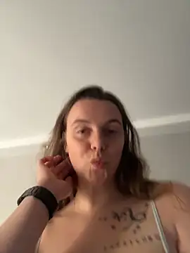 TenderLaGlamor online show from December 22, 11:07 am