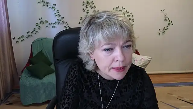 Snapshot of Rosette_Pricky chatting on May 29, 2:37 pm Rosette Pricky online show from May 29, 2:37 pm