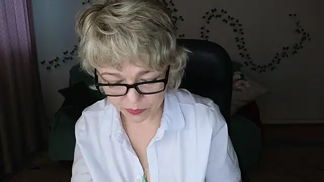 Snapshot of Rosette_Pricky chatting on June 3, 2:33 pm Rosette Pricky online show from June 3, 2:33 pm