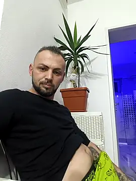 papichulo0099 online show from December 21, 4:41 am