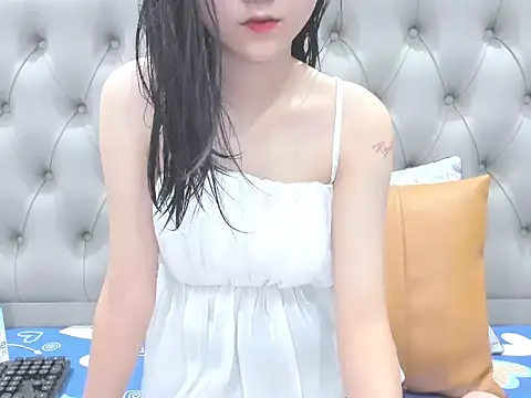 Snapshot of _ly__ chatting on October 6, 4:15 pm ly online show from October 6, 4:15 pm