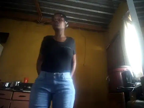 Snapshot of Caramelchick01 chatting on September 24, 9:45 am Caramelchick01 online show from September 24, 9:45 am