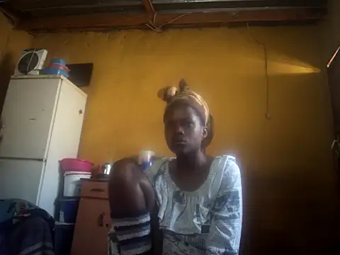 Snapshot of Caramelchick01 chatting on October 3, 7:05 am Caramelchick01 online show from October 3, 7:05 am