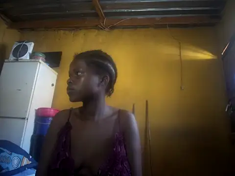 Snapshot of Caramelchick01 chatting on October 9, 6:55 am Caramelchick01 online show from October 9, 6:55 am