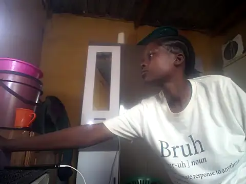 Snapshot of Caramelchick01 chatting on October 29, 6:15 am Caramelchick01 online show from October 29, 6:15 am