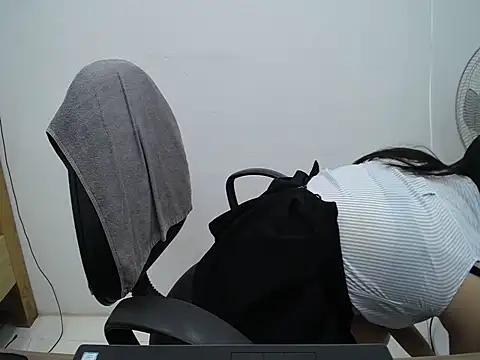  Lady- online show from April 14, 7:53 pm