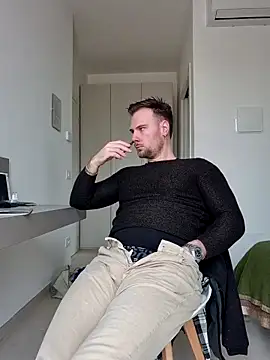 mrlyuis online show from February 25, 1:10 pm