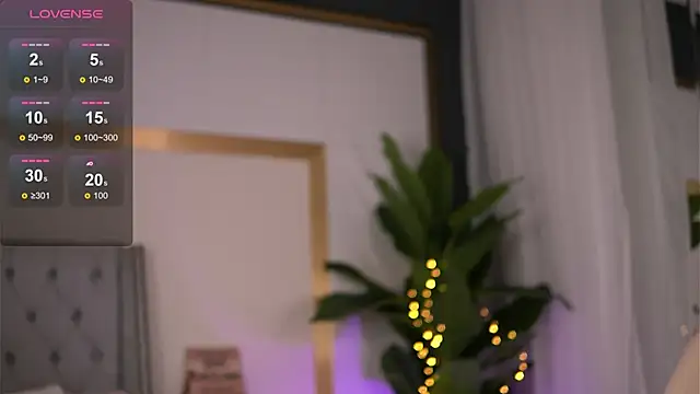 RebeccaRese online show from February 17, 9:17 am