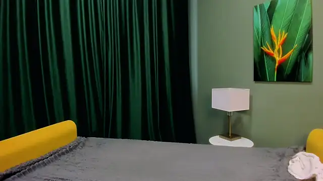 Snapshot of EllenLamb chatting on July 16, 7:36 am EllenLamb online show from July 16, 7:36 am