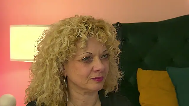 Snapshot of NiaMalkova chatting on November 4, 6:29 pm NiaMalkova online show from November 4, 6:29 pm