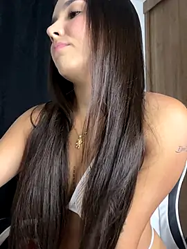 Snapshot of Scarlett05 chatting on October 1, 1:11 am Scarlett05 online show from October 1, 1:11 am