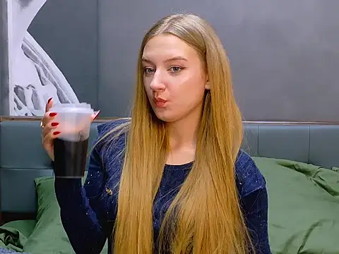 DarcyWilsy online show from October 21, 7:03 pm