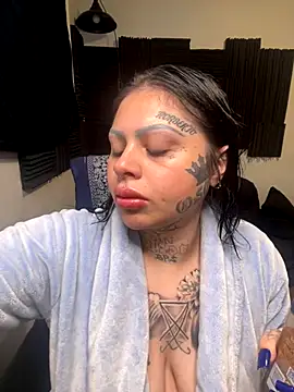 chicanachic13 online show from October 12, 10:53 pm