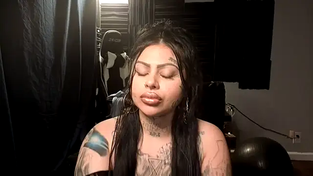 chicanachic13 online show from October 30, 6:26 am