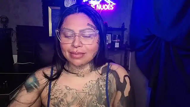 chicanachic13 online show from February 7, 1:09 am