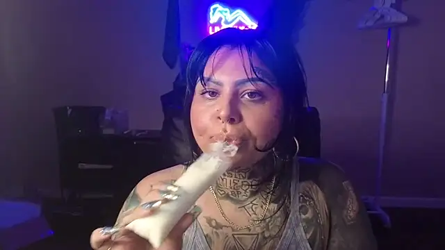 Snapshot of chicanachic13 chatting on May 3, 10:27 pm chicanachic13 online show from May 3, 10:27 pm