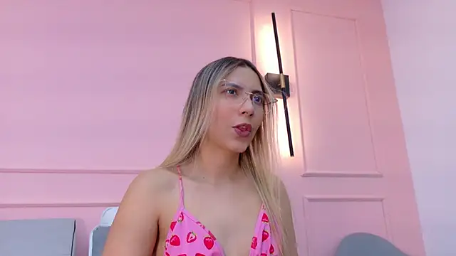 MaddieTease online show from January 17, 2:00 pm