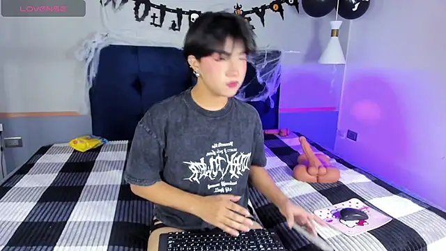 Snapshot of Creamy_Angelo chatting on October 18, 9:15 pm Creamy Angelo online show from October 18, 9:15 pm