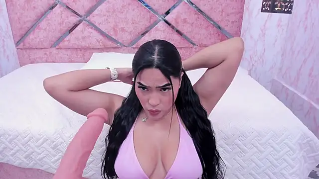 Snapshot of HOT_EMIILY_ chatting on October 16, 11:44 am HOT EMIILY online show from October 16, 11:44 am