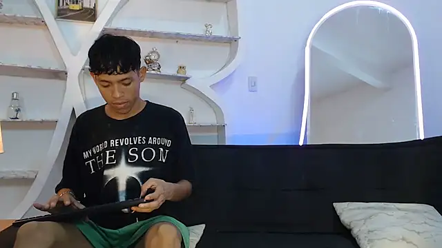 BEAUTY BOYS1 online show from September 25, 7:12 am