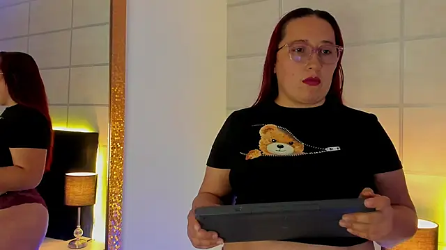 Snapshot of fieryluciana chatting on October 8, 5:49 am fieryluciana online show from October 8, 5:49 am