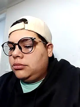 Snapshot of Hailey_Curvy chatting on November 1, 8:22 pm Hailey Curvy online show from November 1, 8:22 pm