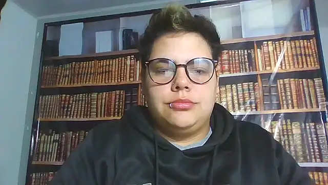 Snapshot of Hailey_Curvy chatting on November 11, 11:10 am Hailey Curvy online show from November 11, 11:10 am