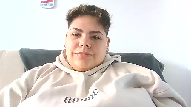 Snapshot of Hailey_Curvy chatting on December 4, 5:43 pm Hailey Curvy online show from December 4, 5:43 pm