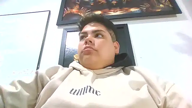 Snapshot of Hailey_Curvy chatting on December 16, 11:15 am Hailey Curvy online show from December 16, 11:15 am