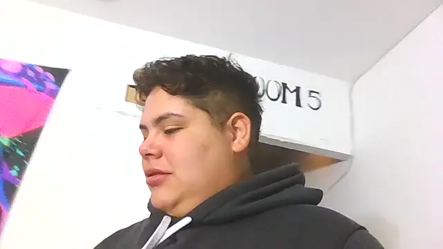 Snapshot of Hailey_Curvy chatting on December 18, 11:05 am Hailey Curvy online show from December 18, 11:05 am