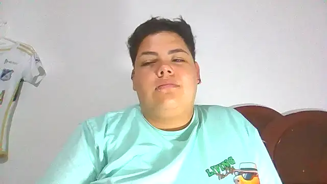 Snapshot of Hailey_Curvy chatting on February 16, 11:12 pm Hailey Curvy online show from February 16, 11:12 pm