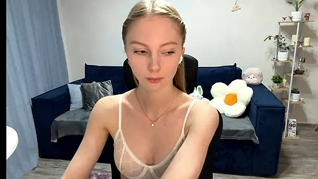 Snapshot of BrightAnnie chatting on October 1, 5:08 pm BrightAnnie online show from October 1, 5:08 pm