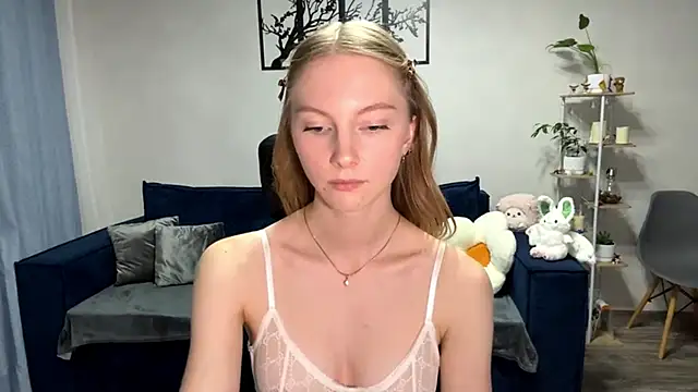 Snapshot of BrightAnnie chatting on October 14, 5:58 pm BrightAnnie online show from October 14, 5:58 pm