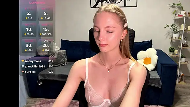 Snapshot of BrightAnnie chatting on October 19, 3:01 pm BrightAnnie online show from October 19, 3:01 pm