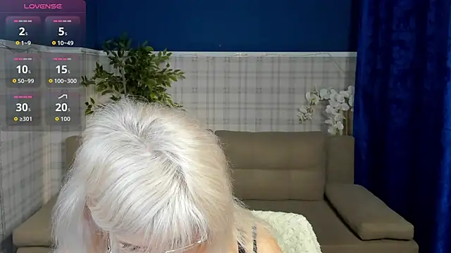 Snapshot of Hella_Fabel chatting on May 27, 1:13 am Hella Fabel online show from May 27, 1:13 am