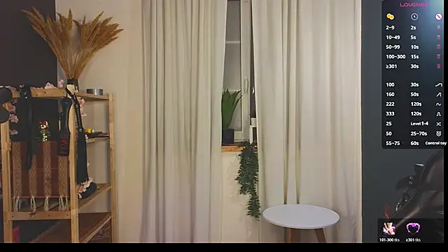 Snapshot of laracroftmansion chatting on November 28, 6:21 pm laracroftmansion online show from November 28, 6:21 pm