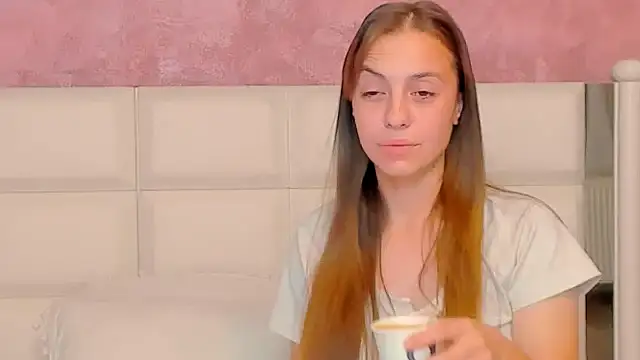 Snapshot of MillieTinny chatting on October 6, 3:04 am MillieTinny online show from October 6, 3:04 am