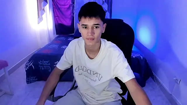 Aron Boyy online show from October 3, 7:55 pm