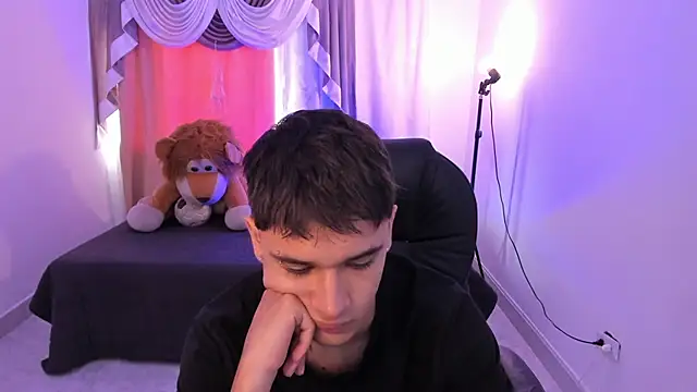 Aron Boyy online show from April 7, 7:25 pm