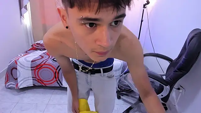 Aron Boyy online show from April 22, 7:48 pm