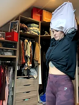 AmyStone   online show from September 23, 8:28 am